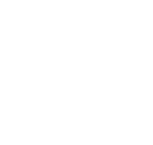 Cible de tir blanche avec une flèche plantée dans l'un des cercles extérieurs, symbolisant un objectif visé.