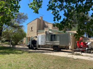 Avant – Abattage par démontage de Pins à St Mitre les Remparts